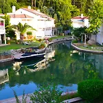 Villa Safiya